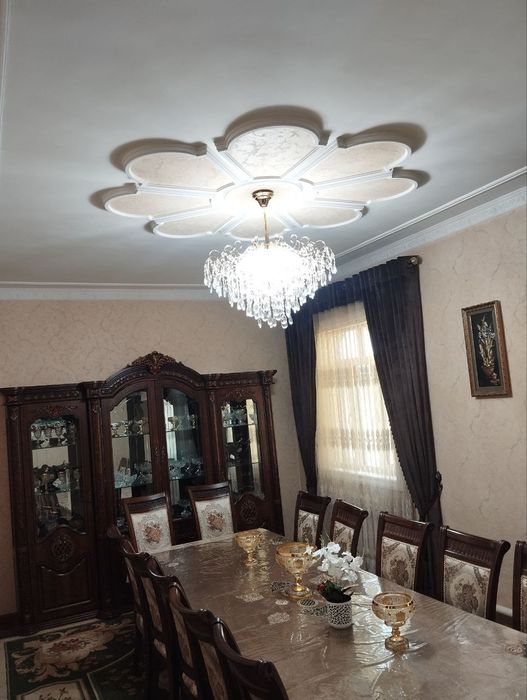 Hovli sotiladi 12 sutiq