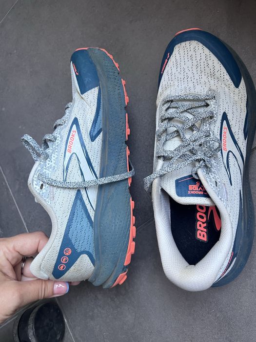 Планински обувки Brooks 41 размер сиво