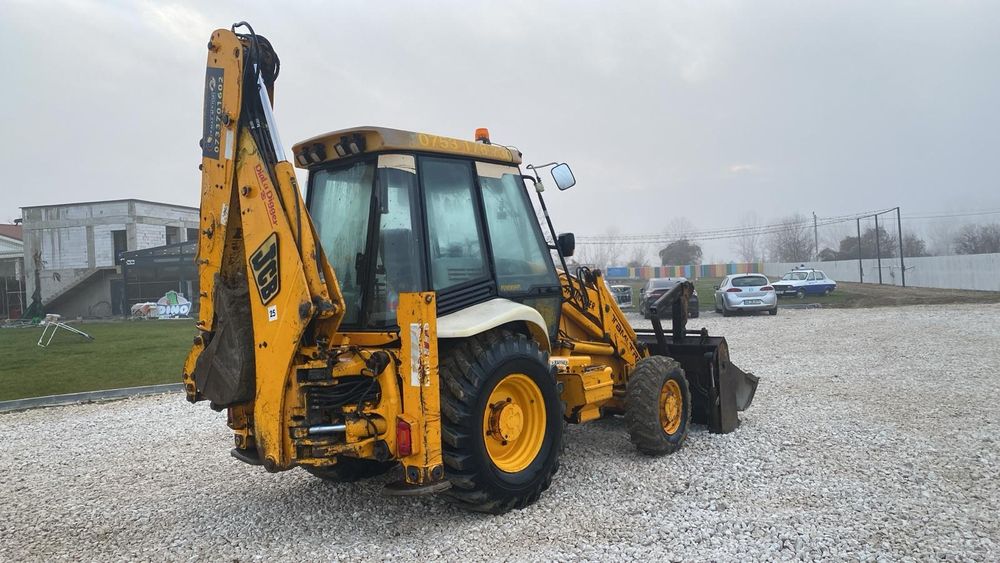Vând BuldoExcavator JCB 3CX