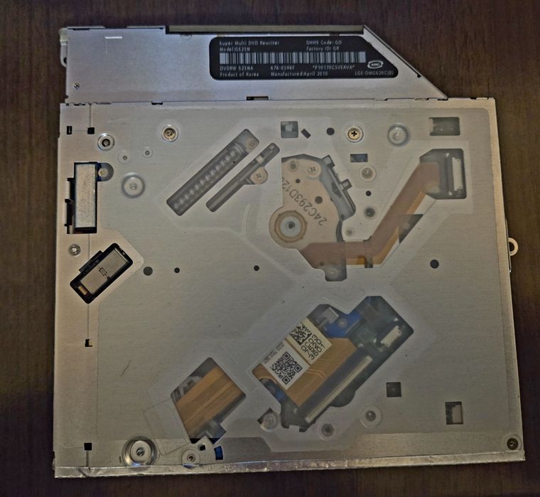 Apple SuperDrive (dvd±r dl/dvd±rw/cd-rw) 

CD-RW