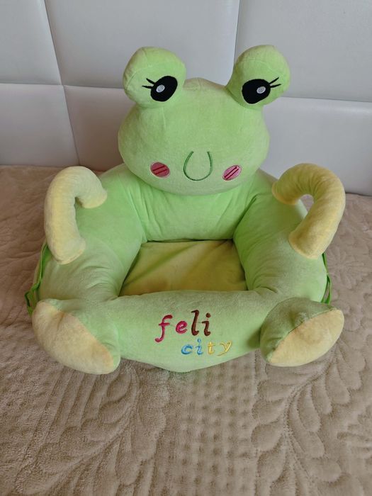 Барбарон за бебе Жабка с играчки, закачени на арка отпред