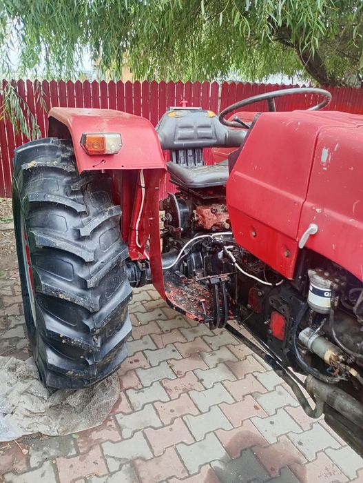 Vând tractor universal u445