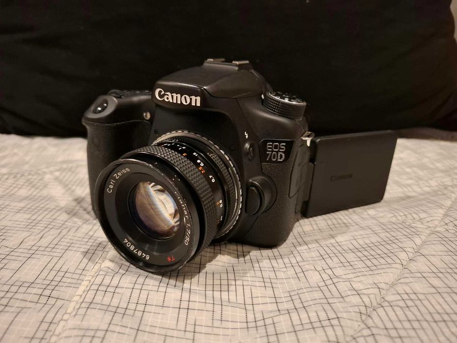 Canon 70D cu obiectiv Carl Zeiss 50mm f 1,7