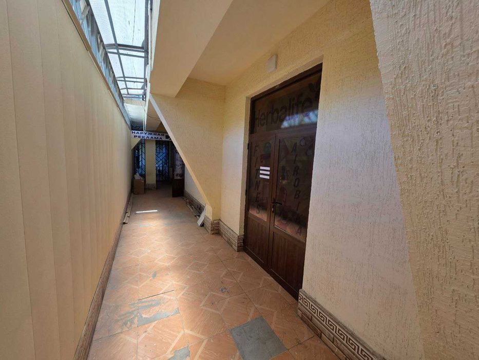 Срочный! Нежилое полуподвалное помещение