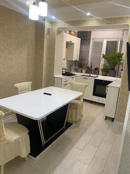 Продаю стол со стулями на кухню, стульчик-6шт, стол-1шт