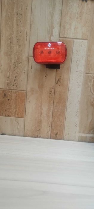 Продавам задна светлина за велосипед