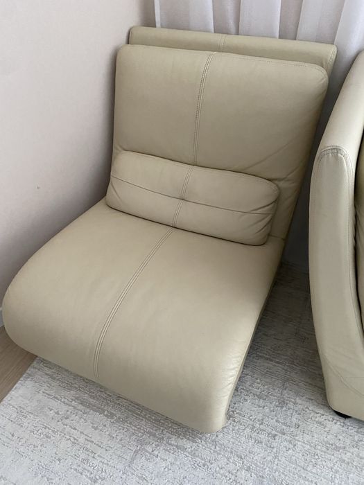 Продаю кожаные диваны