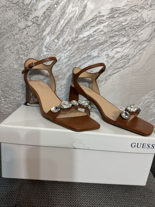 Дамски обувки сандали guess