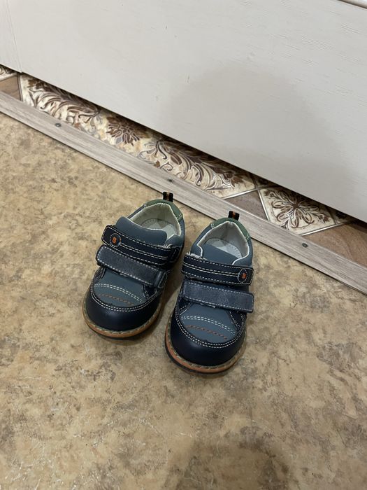 Кроссовки детские 21р