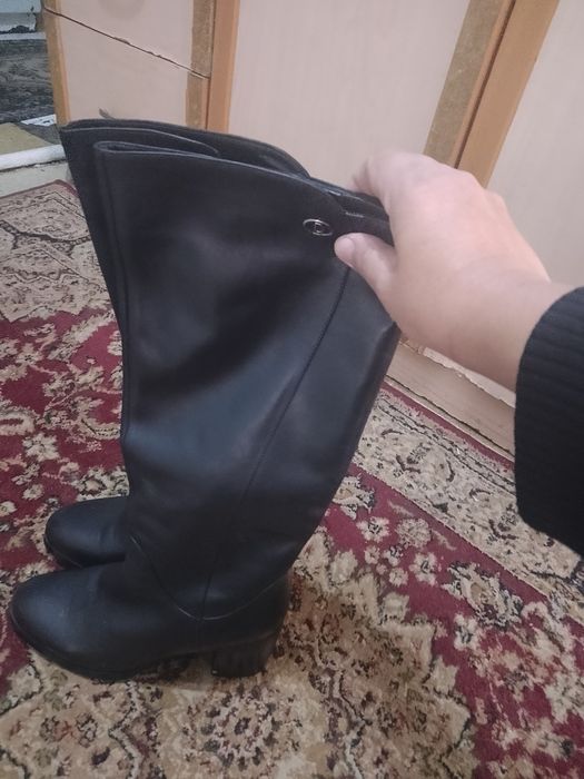 Продам женскую обувь сапоги