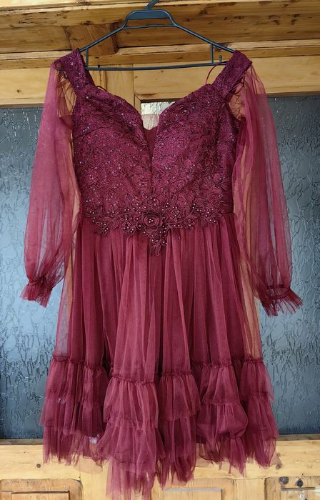 Официална рокля.