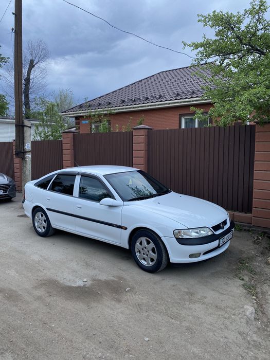 Опель Вектра б 1997 год