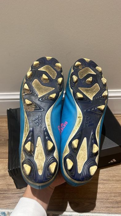 В продаже бутсы Адидас