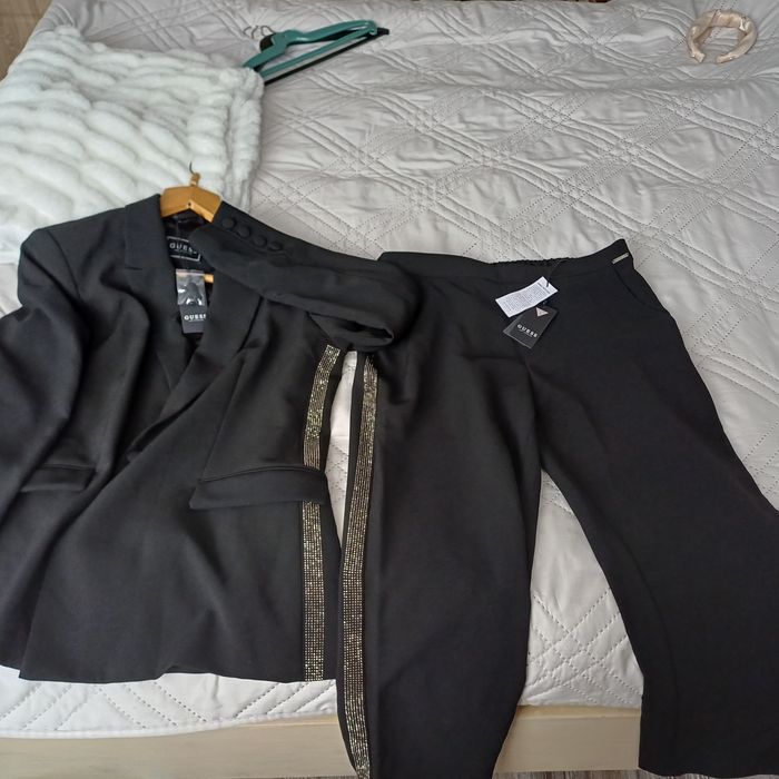 Чисто нов костюм Guess