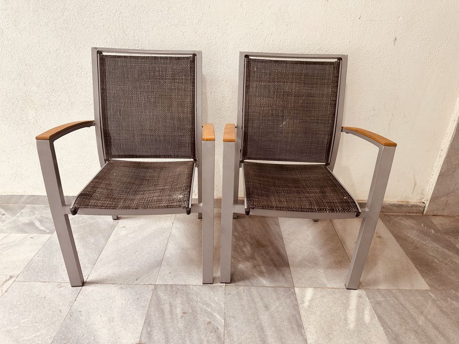 2 бр. метални стола с мрежеста седалка – Intermetal, подходящи за тераса/градина