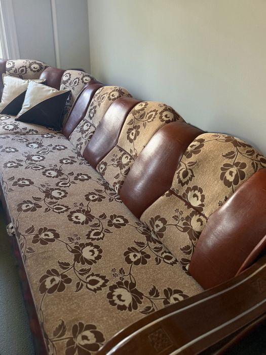 Canapea extensibilă cu ladă de depozitare