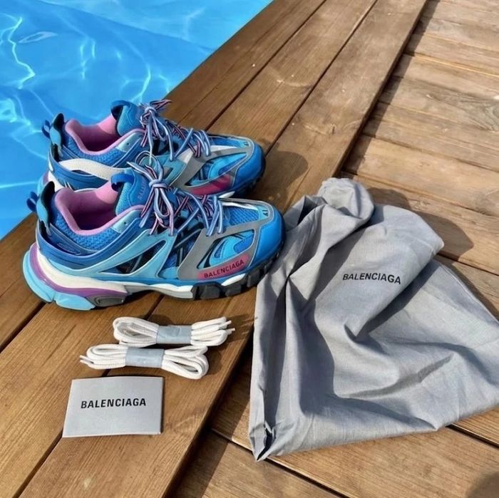 Сникърси Balenciaga  номер 36 -45

НАЛИЧНИ НОМЕРА: 35/ 36 /