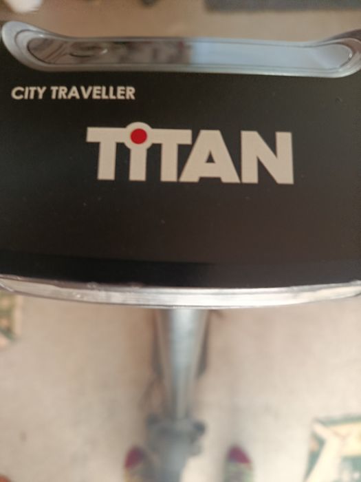 Vând trotineta titan