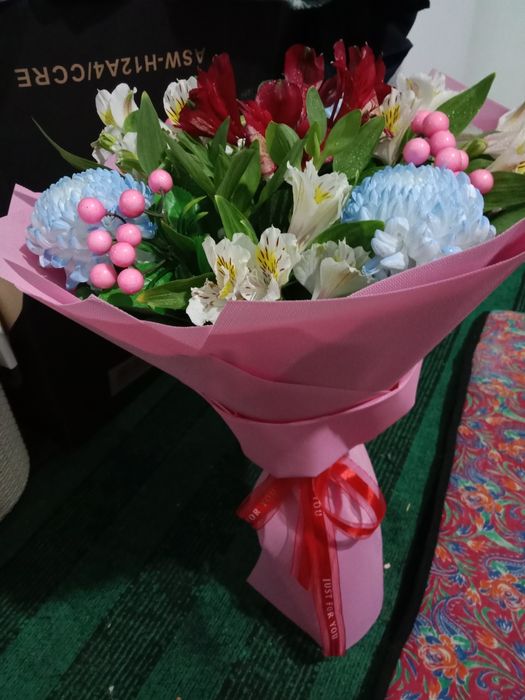 Svekiy yangi tabiy buket gulla sotiladi