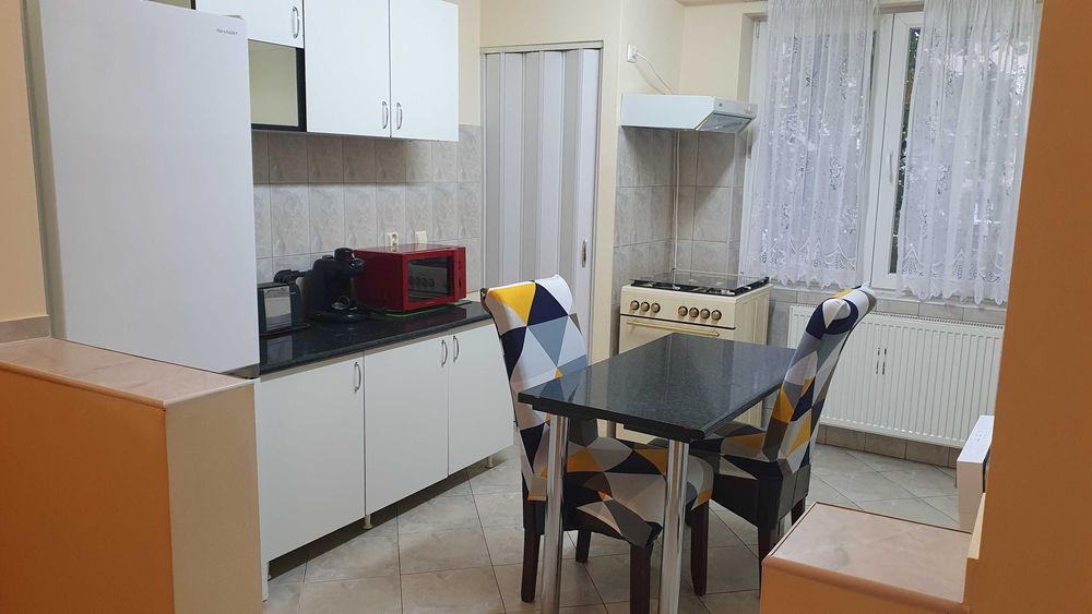 Inchiriere apt 2 camere decomandate, Piata Cetate ,str.Costaforu