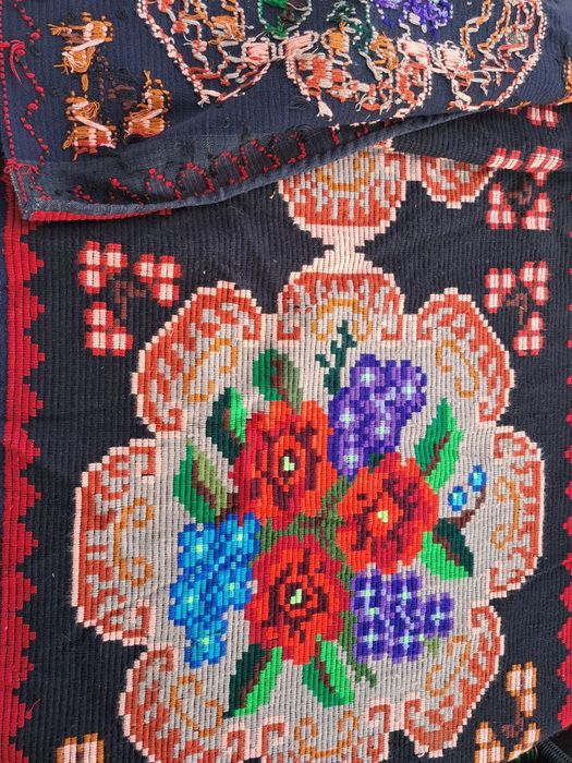 Vând lipidee/carpete/plocuțe/cuverturi/peretare, ștergare tradiționale