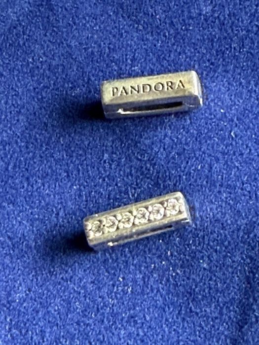 Гривна Pandora с 21 талисмана в отлично състояние на супер цена