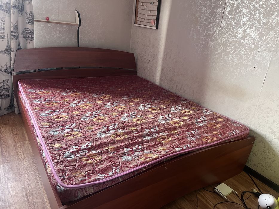 Кровать с матрасом 180*200