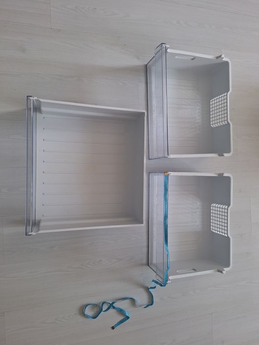 Accesorii combina Beko (rafturi sticla, sertar legume, sertare usa)