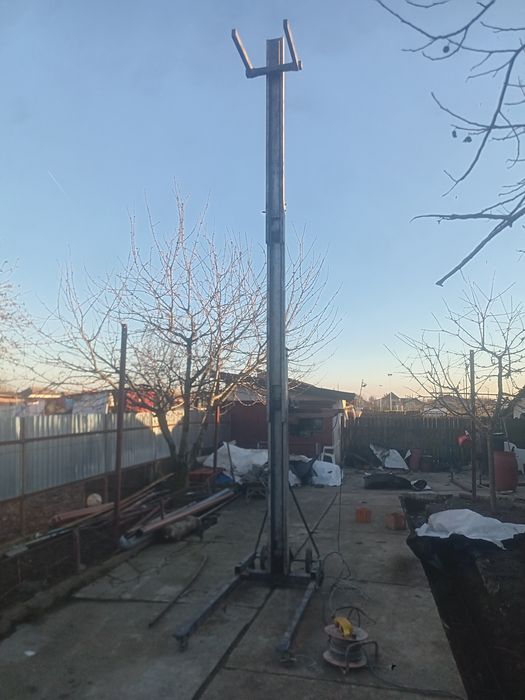 Vând lift construcții