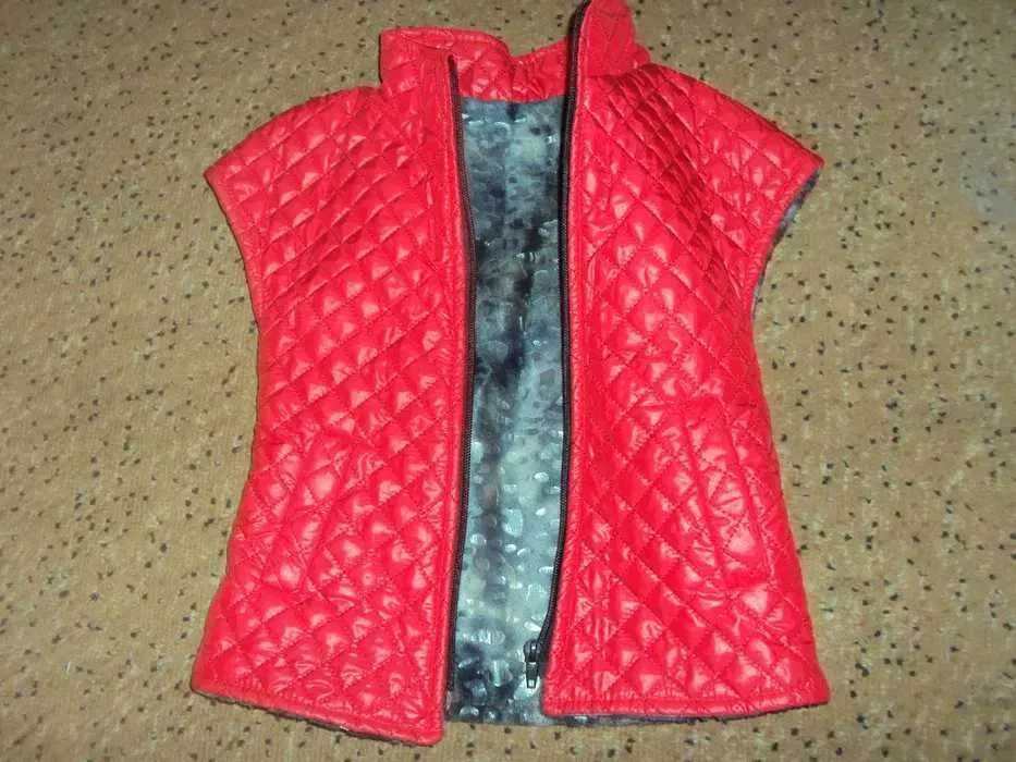 Жилетки девочкам разные от 1 до 3 лет.