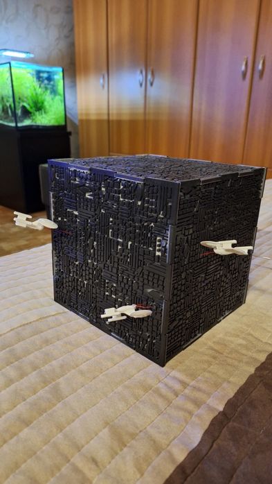 Продавам лампа- Куб на Борг,изработена на 3D принтер.