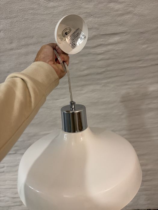 Lampa suspendata alba
