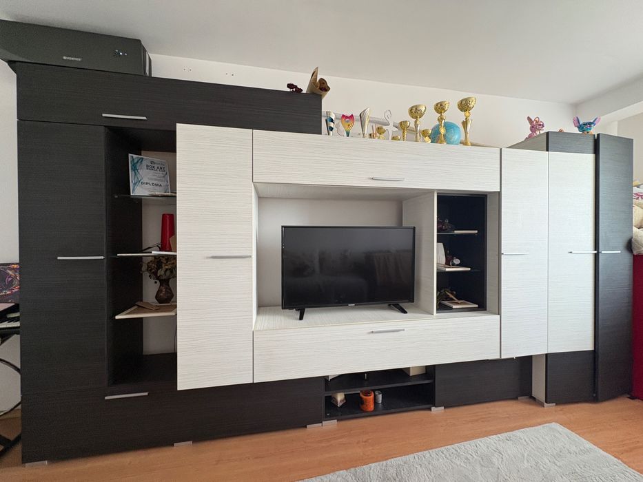Vand mobila tineret/sufragerie