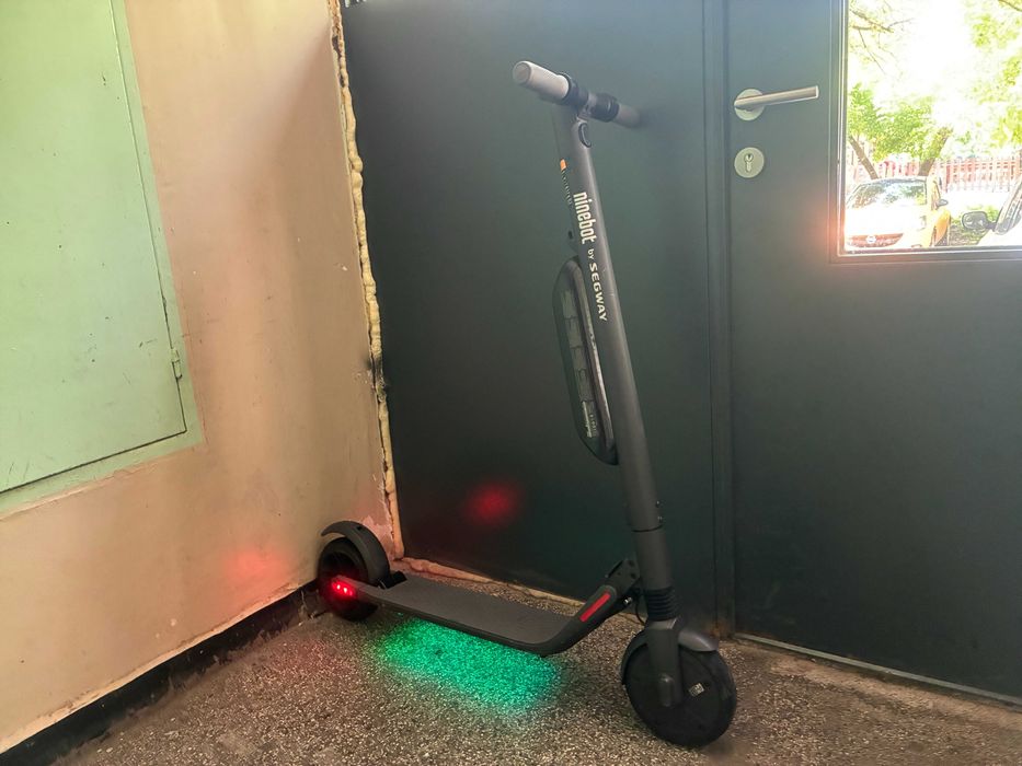 Електрическа тротинетка Ninebot KickScooter ES4 (с две батерии)