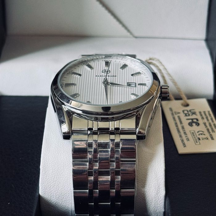 Часы наручные белые