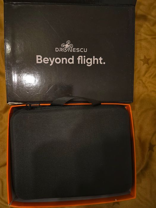 VAND Drona profesionala pentru incepatori sau avansati, Dronescu, Model SKYBITE, Tip QuadCopter, cu telecomanda reincarcabila si display integrat, GPS