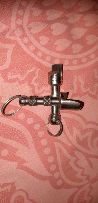 Breloc inox - deschizător capace suc, bere etc