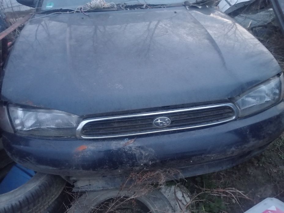 Faruri grila centrală Subaru legacy  2000