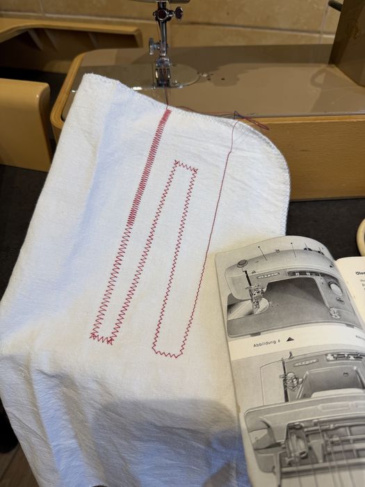 Masina de cusut festonat Ideal coase la gros