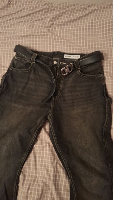 Продается фларед джинсы бершка