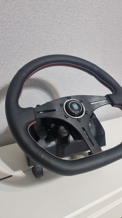 Продам игровой руль logitech g923