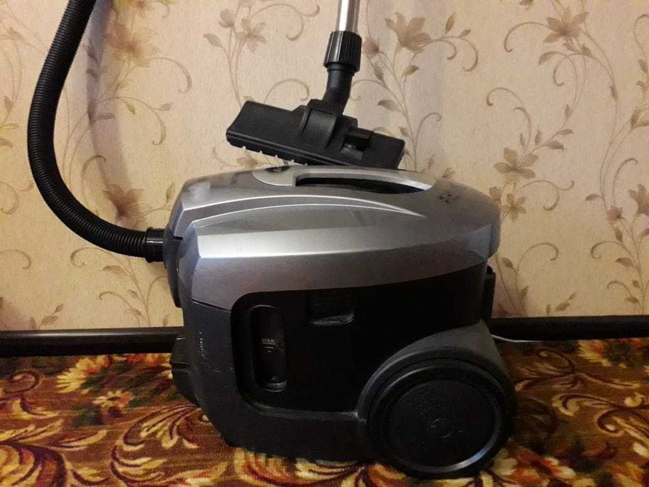 продам моющий пылесос Б/У