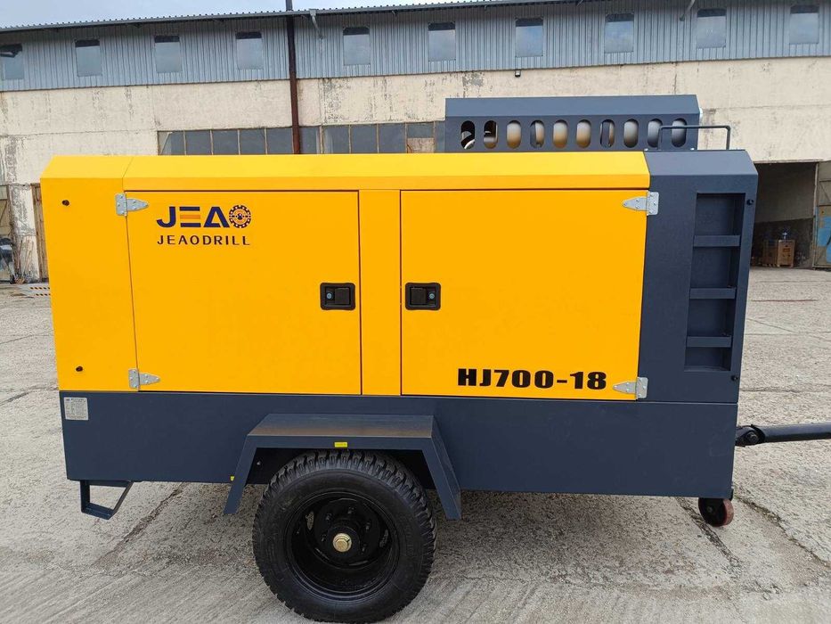 Продавам давам под наем мобилен винтов компресор