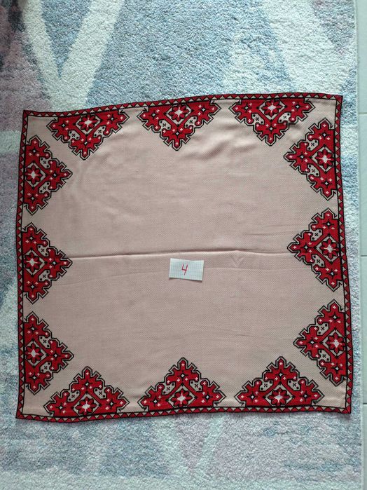 Ръчно бродирани карета на панама