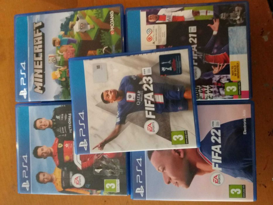 Vand PS4 plus 5 jocuri