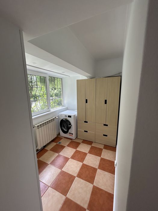 Proprietar - Apartamemt 3 camere de inchiriat , sector 4 in apropierea statiei de Metrou , fara Comision