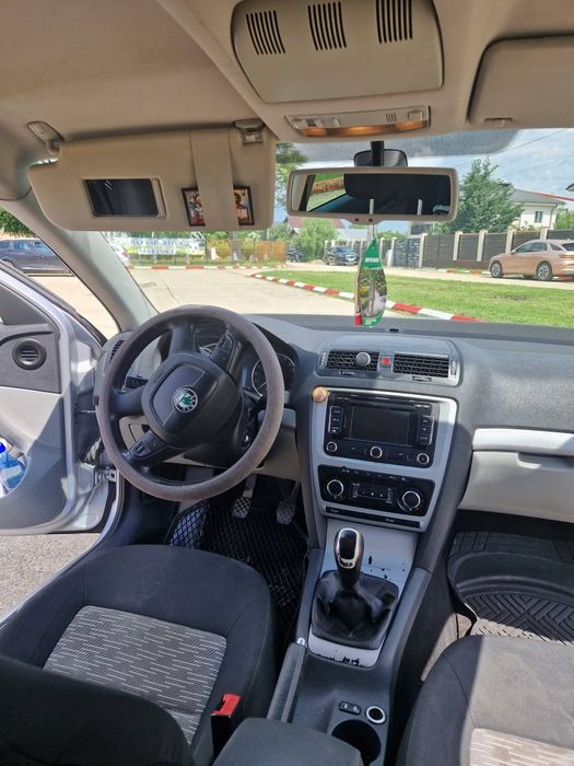 SKODA Octavia 2012 — imagine 3