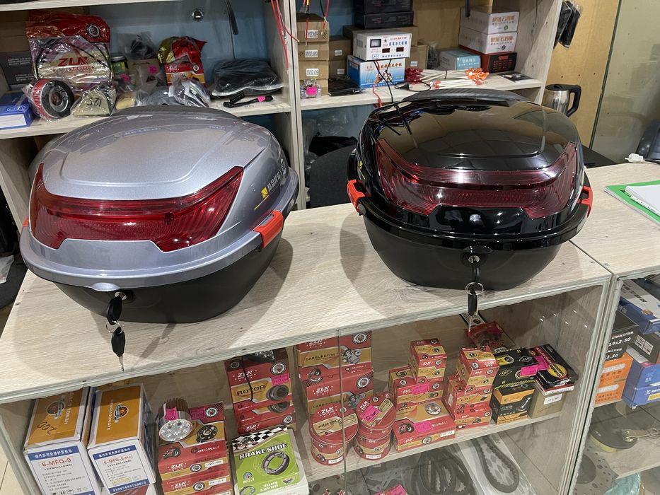 Кофры (багажники ) для скутора мотоцикла.