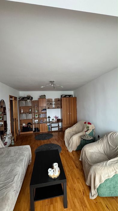 Inchiriez 2 camere decomandate, 50mp, parchet, gresie ,faianță , izolat,  centrala et 5 , 2 lifturi. Lângă statie, aproape de scoli, piata, Big