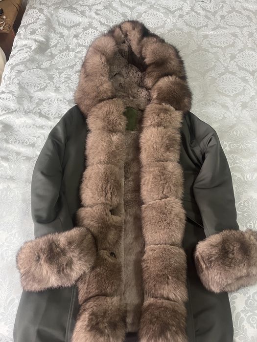 Продается парка теплая, натуральный мех